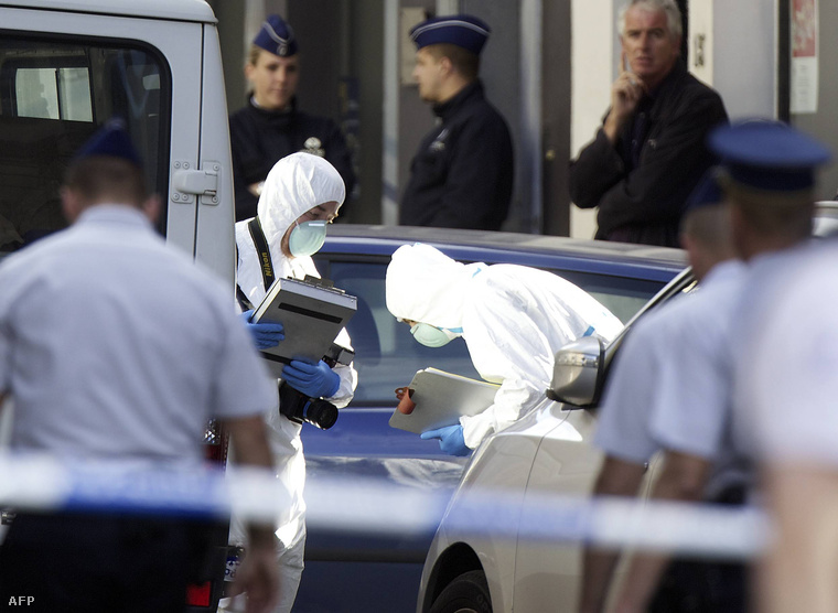 Helyszínelés a brüsszeli Zsidó múzeumnál, miután egy ámokfutó egy tursitát emgölt, hármat megsebesített májusban fotó AFP Nicolas Maeterlinck