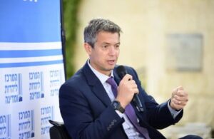 Izraeli műholdas cég: tovább váratják a magyar vevőjelöltet