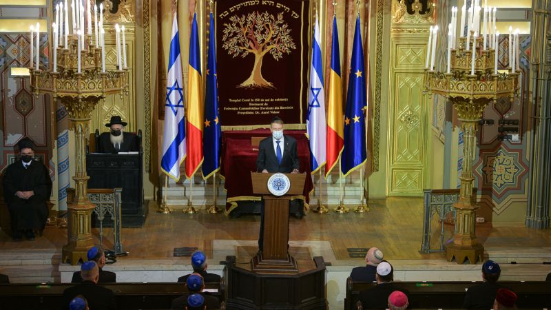 A román elnök és a miniszterelnök is jelen volt a Holokauszt emléknapján tartott megemlékezésen