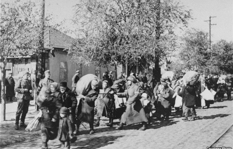 Beiktatnák a román középiskolai tantervbe a zsidók történetét és a holokausztot | Szombat Online