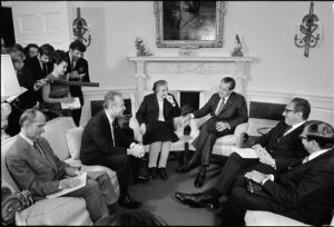 Kissinger tagadja, hogy késleltette a fegyverszállítást a jom kippuri háború napjaiban