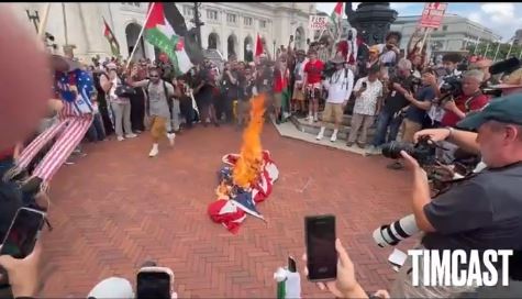 Palesztinpárti tüntetők amerikai zászlót égettek Washingtonban Netanjahu beszéde alatt | Szombat Online
