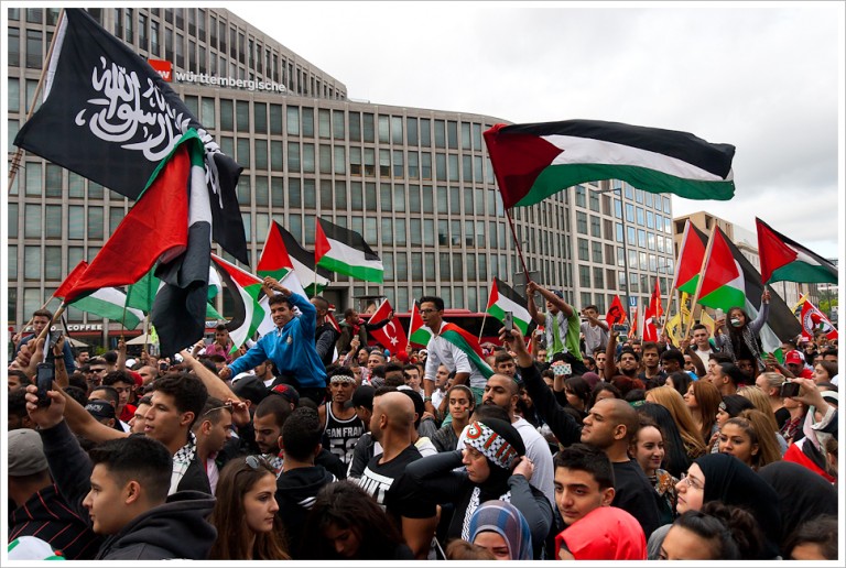 Berlin: Izrael-ellenes tüntetők zsidó házaspárra támadtak
