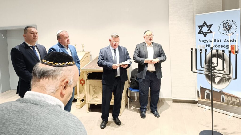 Nagykállóban a hitközség a városi és a vármegyei vezetőkkel közösen ünnepelte a hanukát